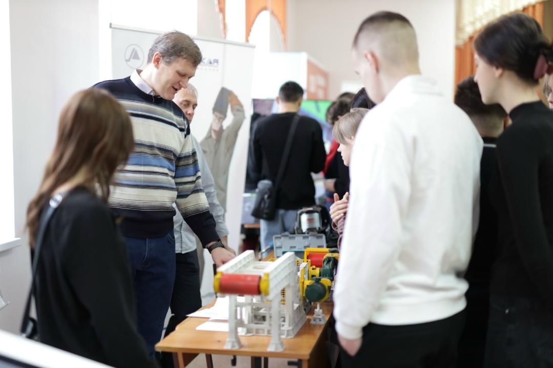 Дни Распадской: рассказали студентам и школьникам о шахтерских профессиях