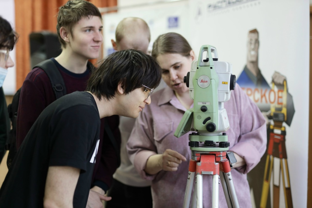 Дни Распадской: рассказали студентам и школьникам о шахтерских профессиях