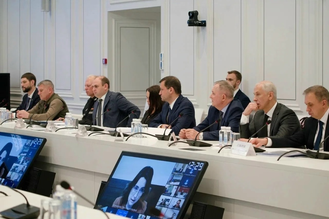 Министр строительства и ЖКХ РФ Ирек Файзуллин провел рабочее совещание, посвященное решению проблем с водоснабжением в Донецкой Народной Республике и развитию…