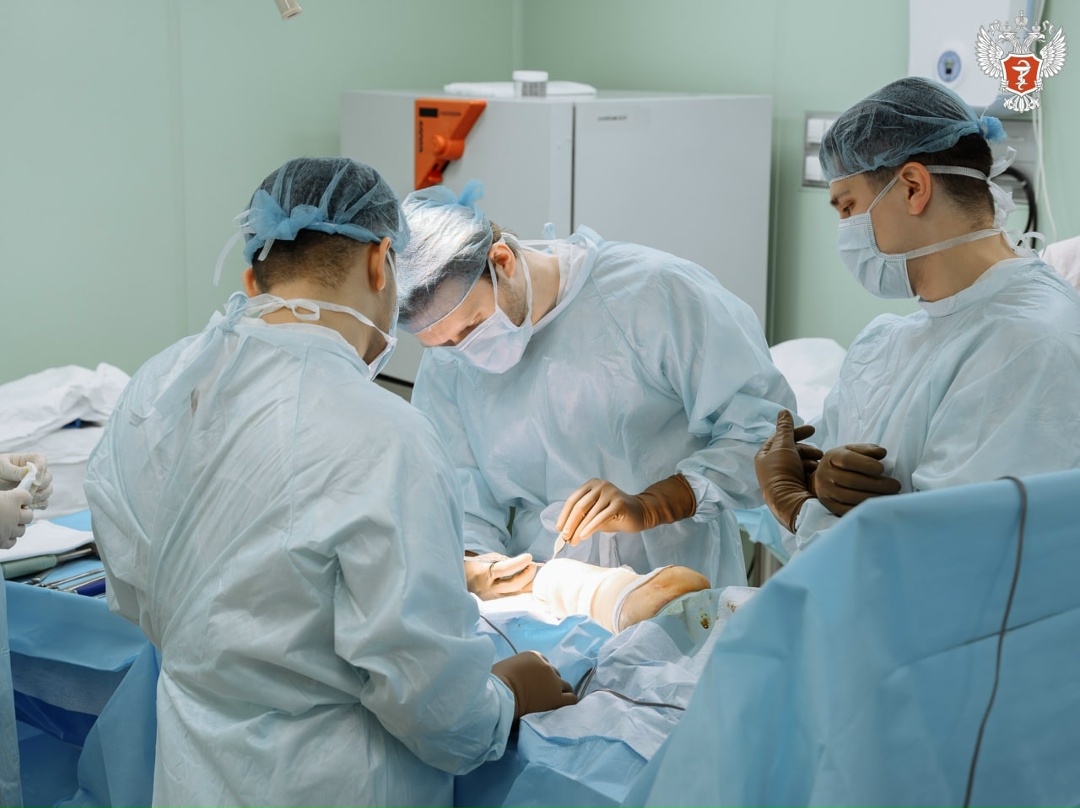 Специалисты НМИЦ травматологии и ортопедии им. Р.Р. Вредена Минздрава России выполнили первую в стране операцию по протезированию методом остеоинтеграции