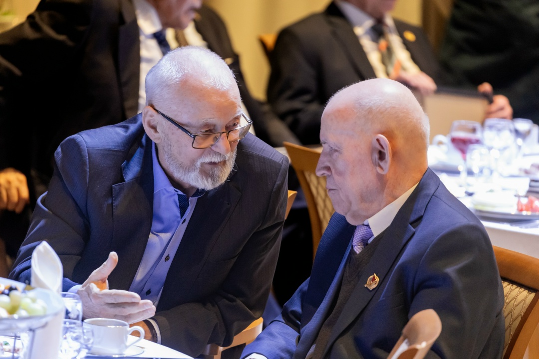 «Живой мост» между эпохами Общественный центр «Алмет» наполнился особым теплом — здесь, в уютной, по-настоящему семейной атмосфере, прошла традиционная…