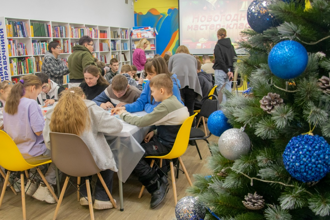 ТВОРЧЕСТВО БЕЗ ГРАНИЦ Компания «Газпром переработка Благовещенск» поддержала благотворительный проект «Творчество без границ»