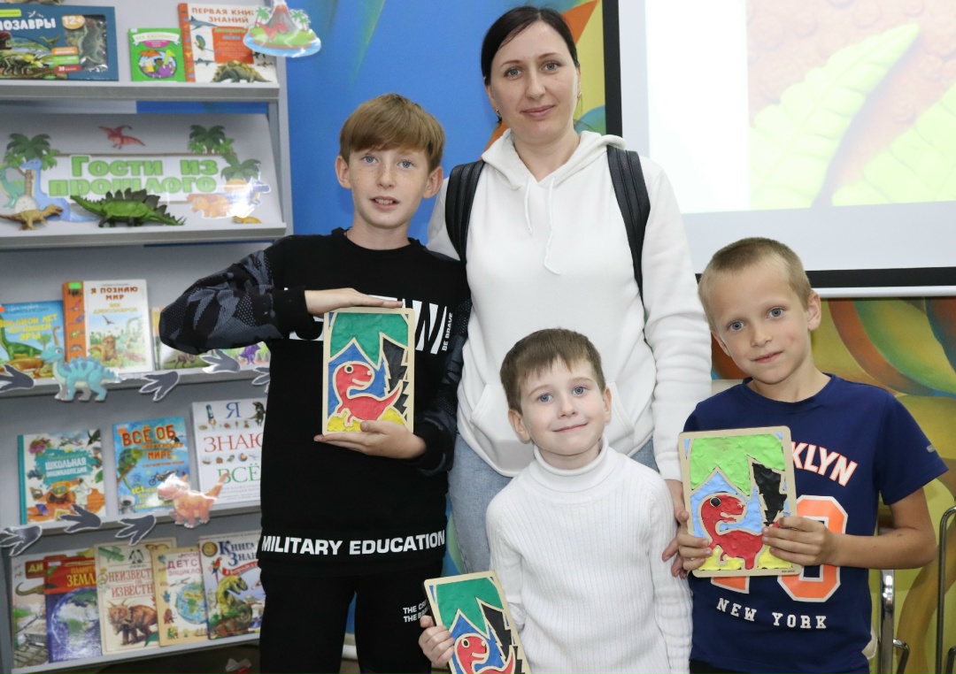 ТВОРЧЕСТВО БЕЗ ГРАНИЦ Компания «Газпром переработка Благовещенск» поддержала благотворительный проект «Творчество без границ»