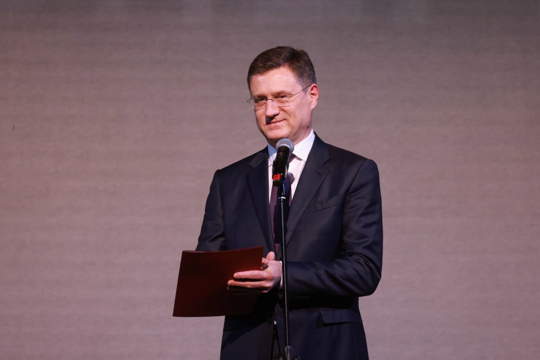 Александр Новак вручил государственные награды по случаю Дня энергетика