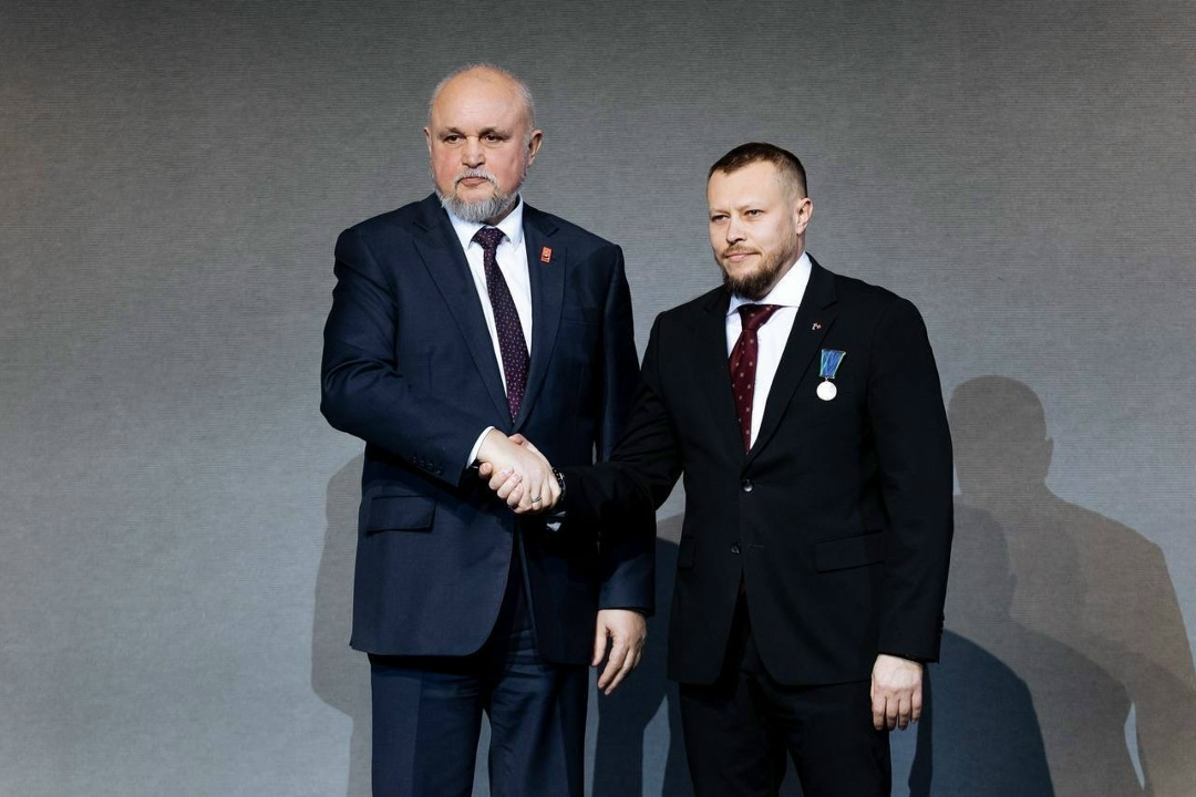 Сергей Цивилев в День энергетика вручил ведомственные награды работникам и ветеранам отрасли