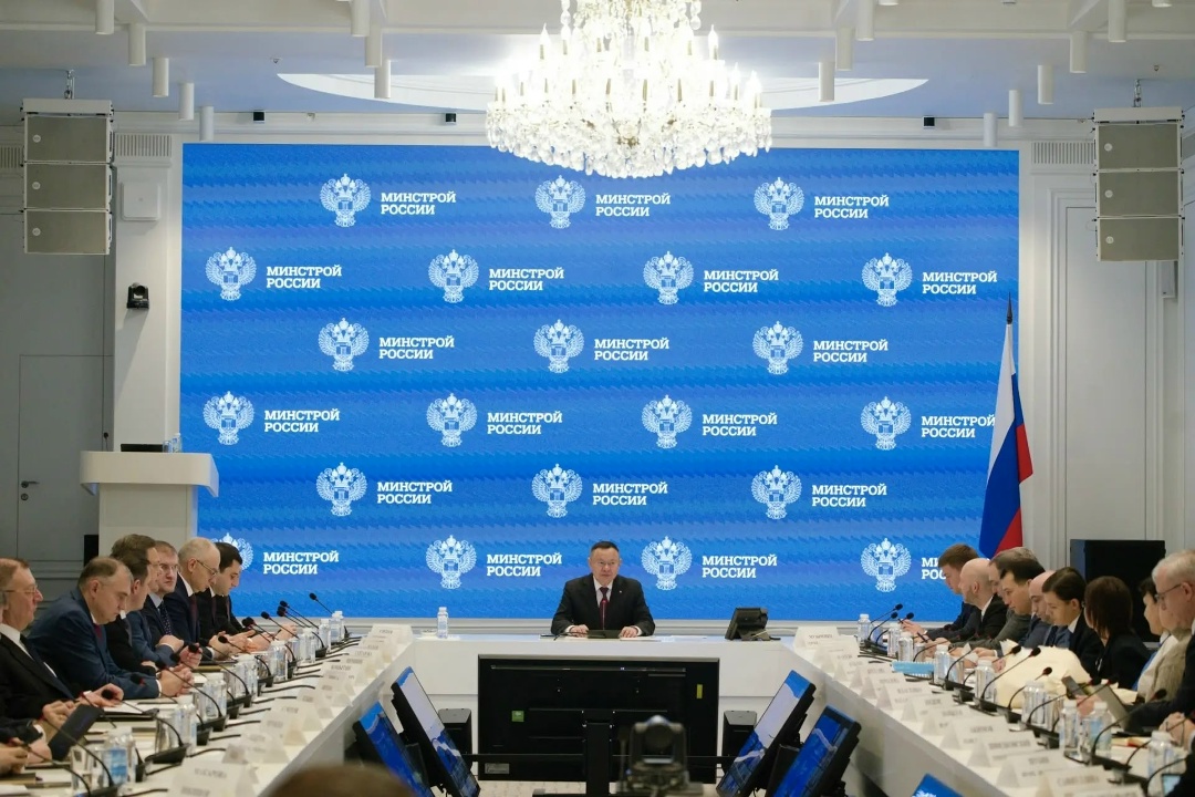 В Минстрое России прошло еженедельное оперативное совещание под председательством Министра строительства и ЖКХ РФ Ирека Файзуллина