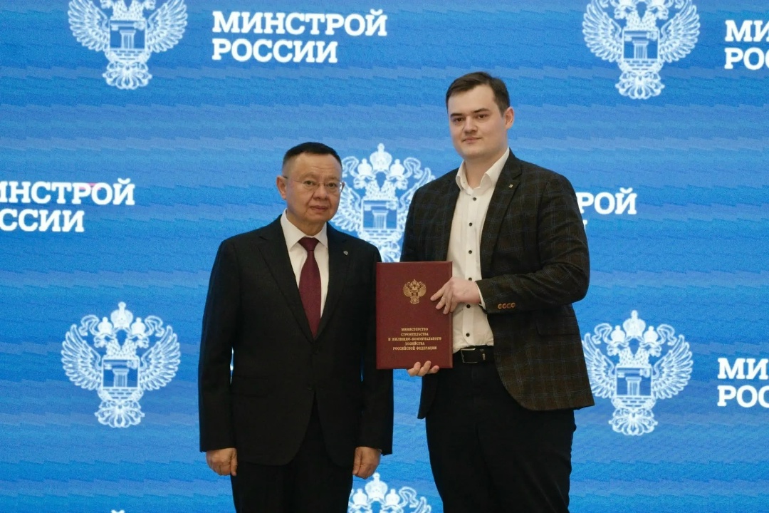 В Минстрое России прошло еженедельное оперативное совещание под председательством Министра строительства и ЖКХ РФ Ирека Файзуллина