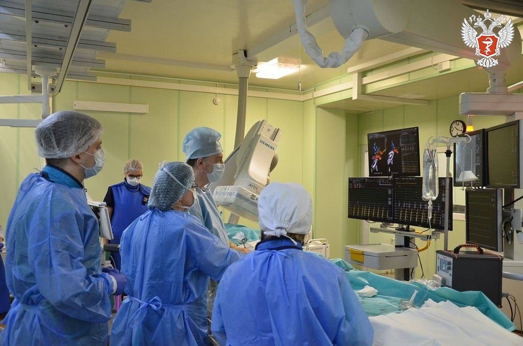 В Тамбовской области впервые провели операцию катетерного лечения нарушений ритма сердца с применением инновационного отечественного оборудования.