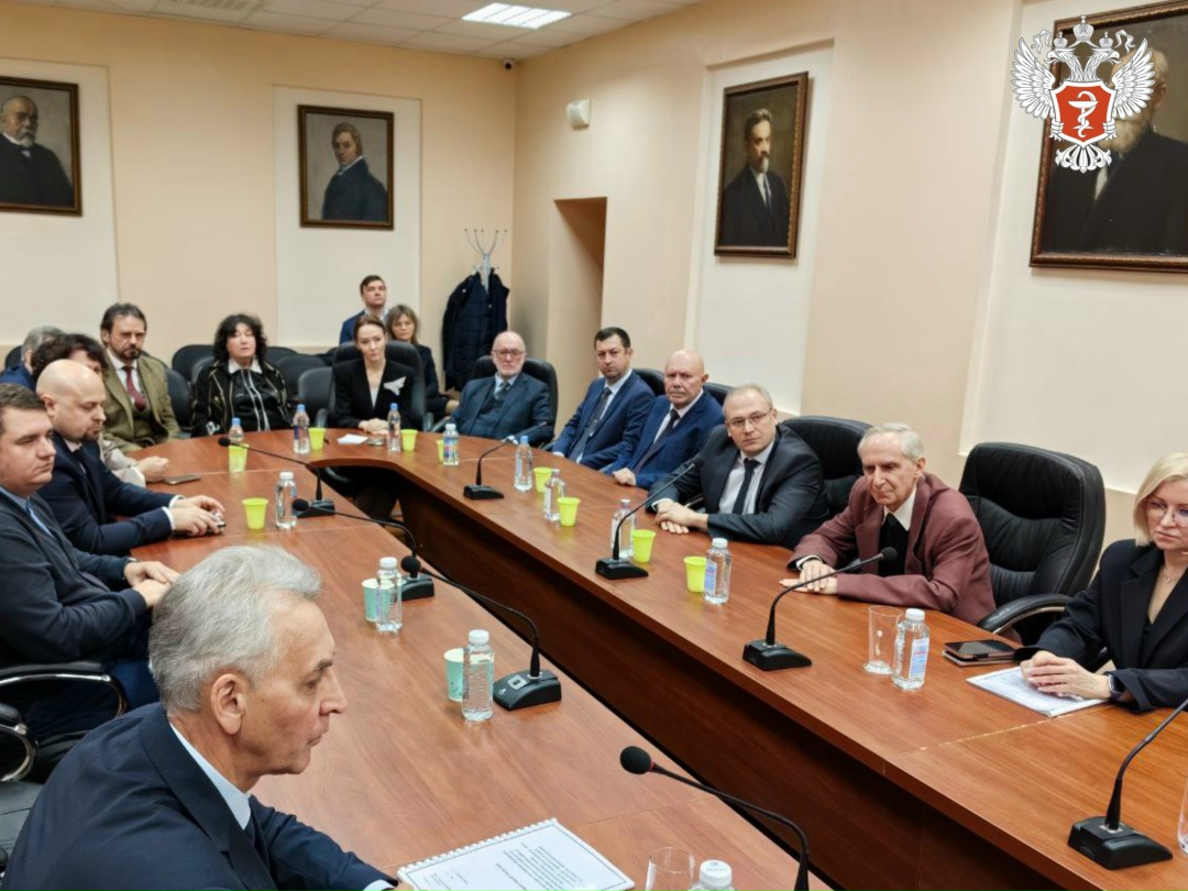 НИЦ эпидемиологии и микробиологии им. Н. Ф. Гамалеи Минздрава России возглавил Денис Логунов