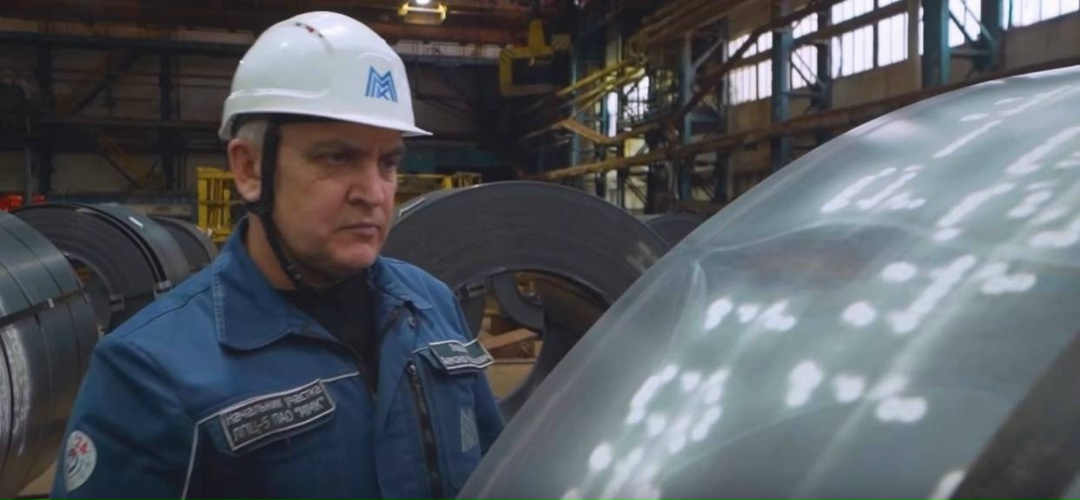 Комбинат – родное предприятие Начальник травильного участка пятого листопрокатного цеха Александр Лядецкий – руководитель, на котором держится важнейшее звено…