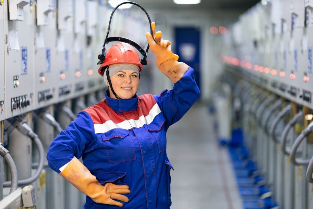 С Днем энергетика! Сегодня свой профессиональный праздник отмечают специалисты, обеспечивающие надежную работу всей энергосистемы наших предприятий