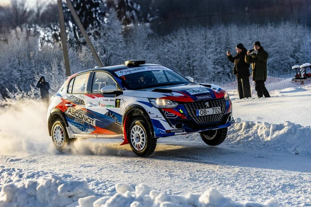 Где вы ещё такое увидите? Ралли прямо между действующими нефтяными качалками и буровыми!