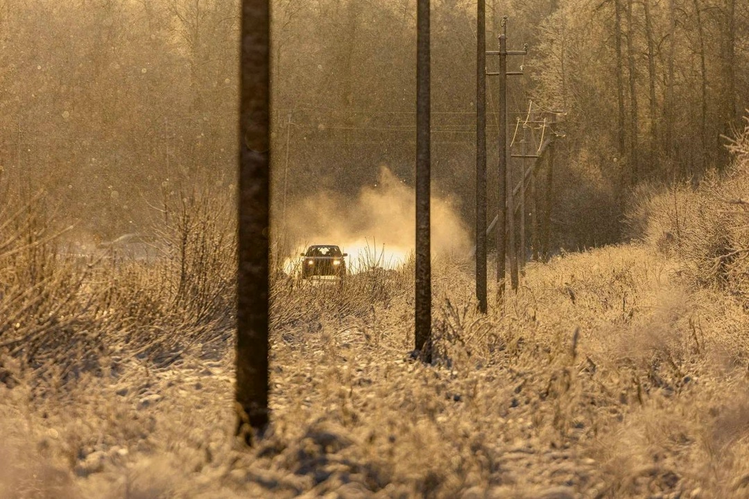 Где вы ещё такое увидите? Ралли прямо между действующими нефтяными качалками и буровыми!