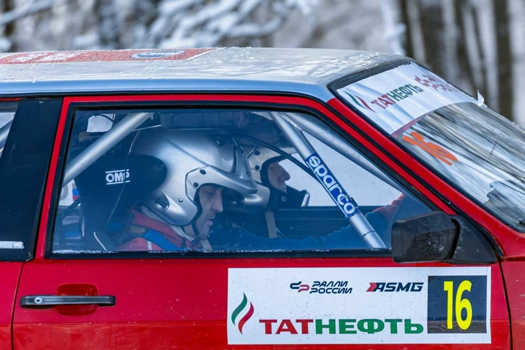 Где вы ещё такое увидите? Ралли прямо между действующими нефтяными качалками и буровыми!