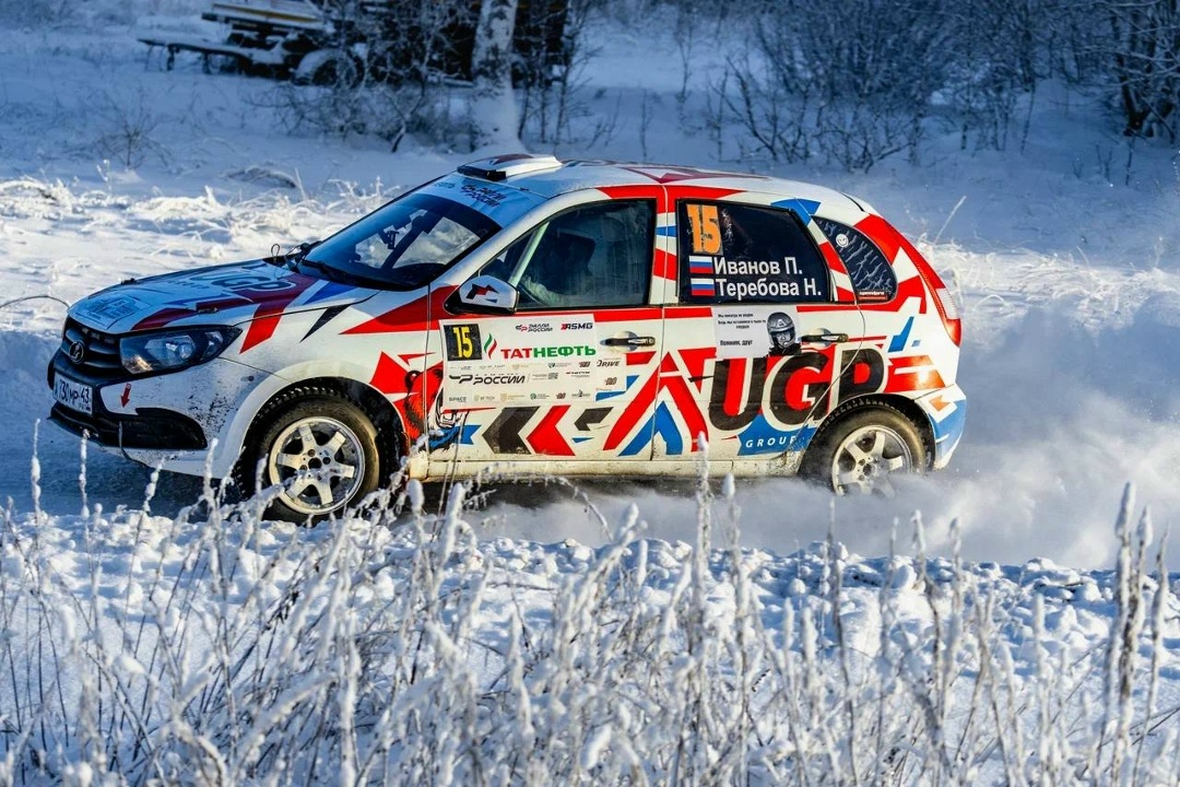 Где вы ещё такое увидите? Ралли прямо между действующими нефтяными качалками и буровыми!