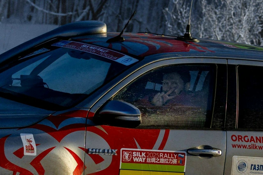 Где вы ещё такое увидите? Ралли прямо между действующими нефтяными качалками и буровыми!