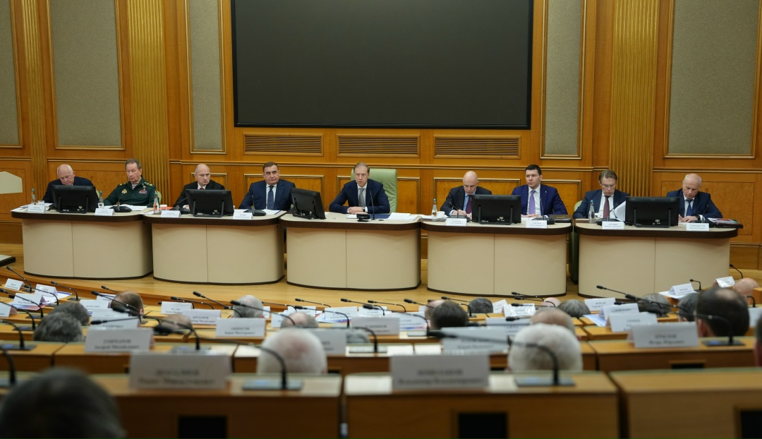 Денис Мантуров провел итоговое заседание коллегии Военно-промышленной комиссии.