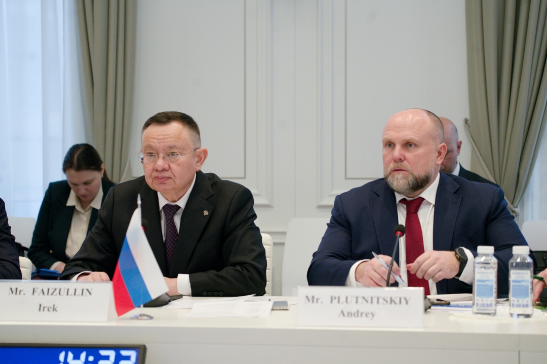 Глава Минстроя России Ирек Файзуллин и глава администрации Президента Сирии Махер Шараа обсудили вопросы российско-сирийского взаимодействия.