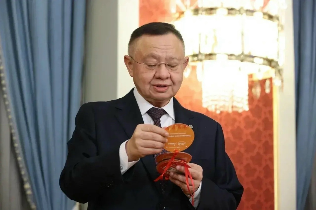 Министр строительства и ЖКХ РФ Ирек Файзуллин принял участие во Всероссийской акции «Елка желаний»