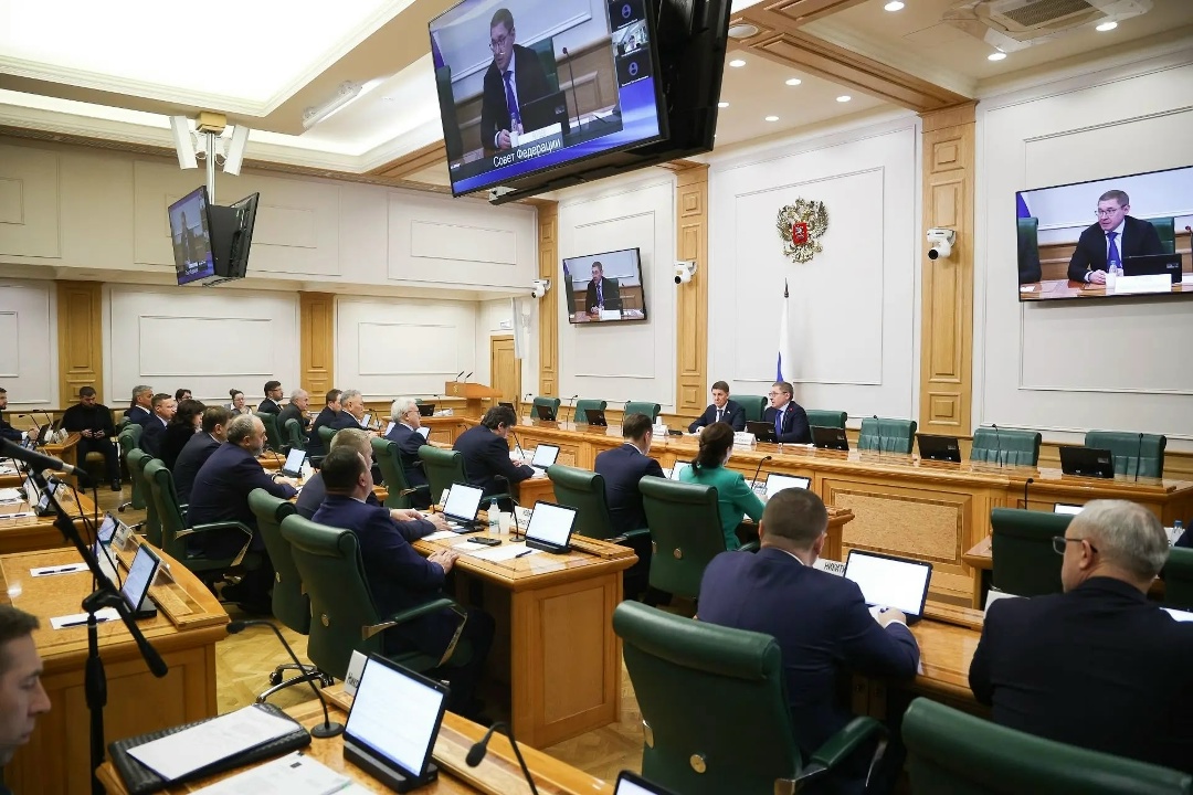 Совершенствование нормативной базы по техообслуживанию лифтов рассмотрели в Совете Федерации