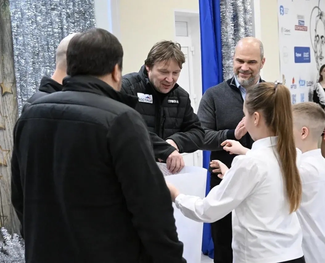 Делегация НОСТРОЙ от лица строительного сообщества и Минстроя России поздравила жителей поселка Мироновский в ДНР с наступающим Новым годом