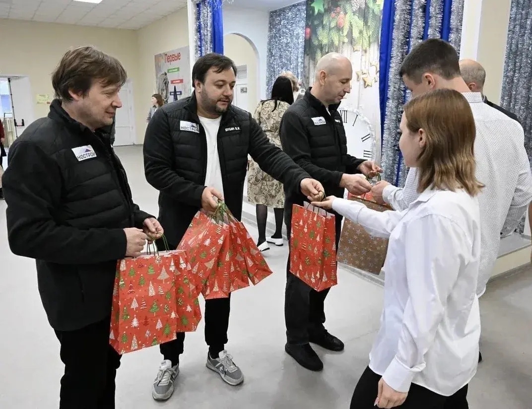 Делегация НОСТРОЙ от лица строительного сообщества и Минстроя России поздравила жителей поселка Мироновский в ДНР с наступающим Новым годом