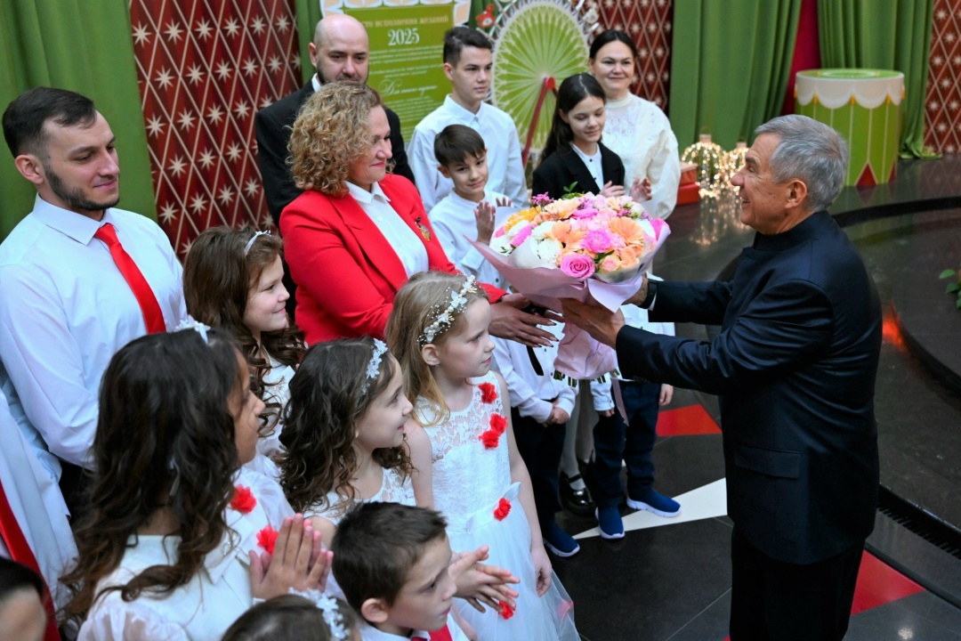 Новогоднее чудо для мам-героинь Мы уже рассказывали о многодетных семьях наших работниц — Лили Даишевой и Руфины Шайгардановой