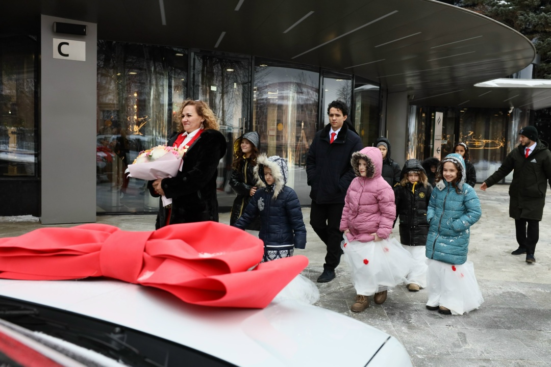 Новогоднее чудо для мам-героинь Мы уже рассказывали о многодетных семьях наших работниц — Лили Даишевой и Руфины Шайгардановой