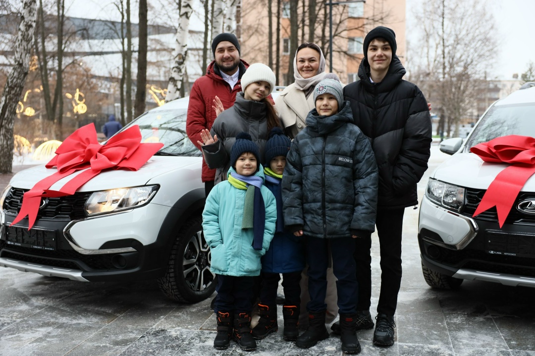 Новогоднее чудо для мам-героинь Мы уже рассказывали о многодетных семьях наших работниц — Лили Даишевой и Руфины Шайгардановой
