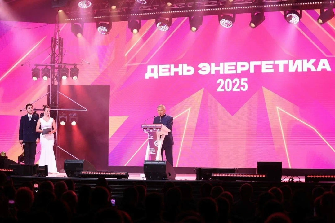 Евгений Грабчак в ходе рабочей поездки в Казань поздравил энергетиков с профессиональным праздником