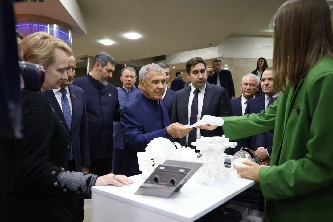 Евгений Грабчак в ходе рабочей поездки в Казань поздравил энергетиков с профессиональным праздником