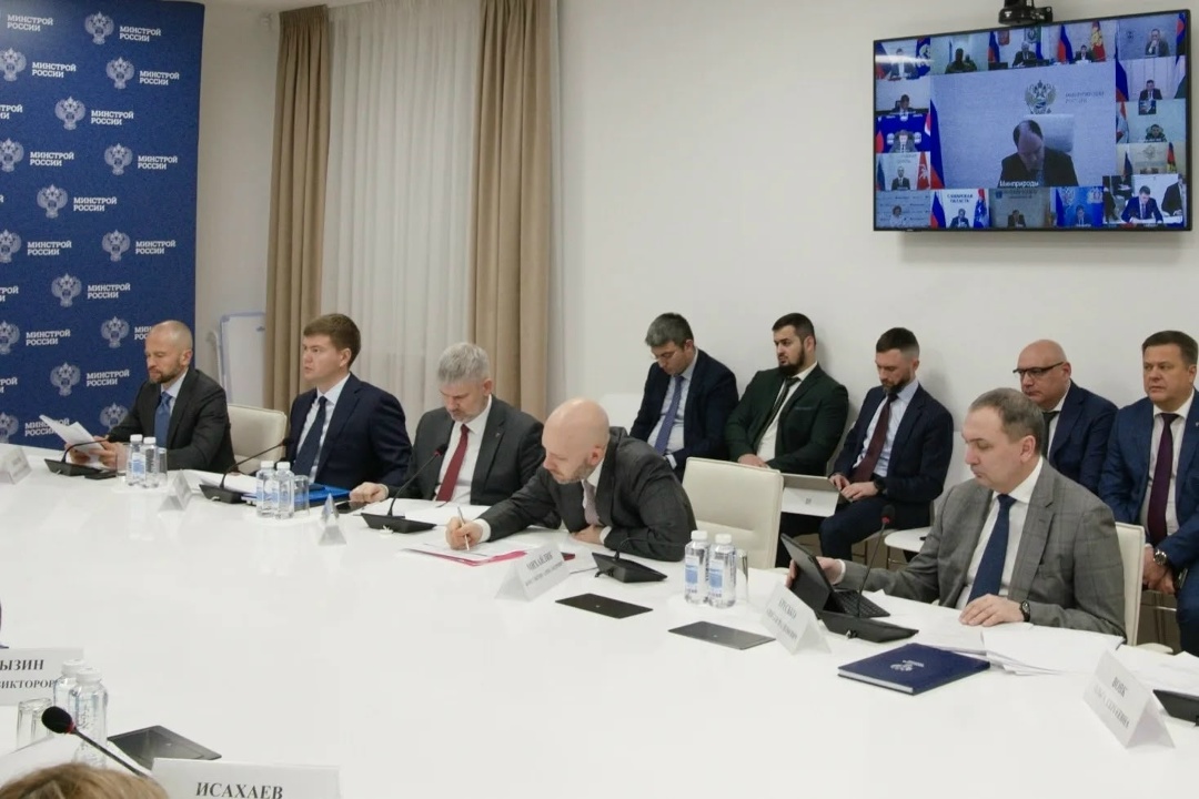 Глава Минстроя России Ирек Файзуллин подвел предварительные итоги выполнения проектов на совместном совещании с регионами и главными распорядителями бюджетных…