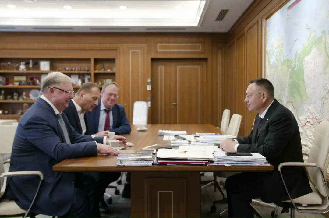 Министр строительства и ЖКХ РФ Ирек Файзуллин провел рабочую встречу с председателем Общественного совета при Минстрое России Сергеем Степашиным