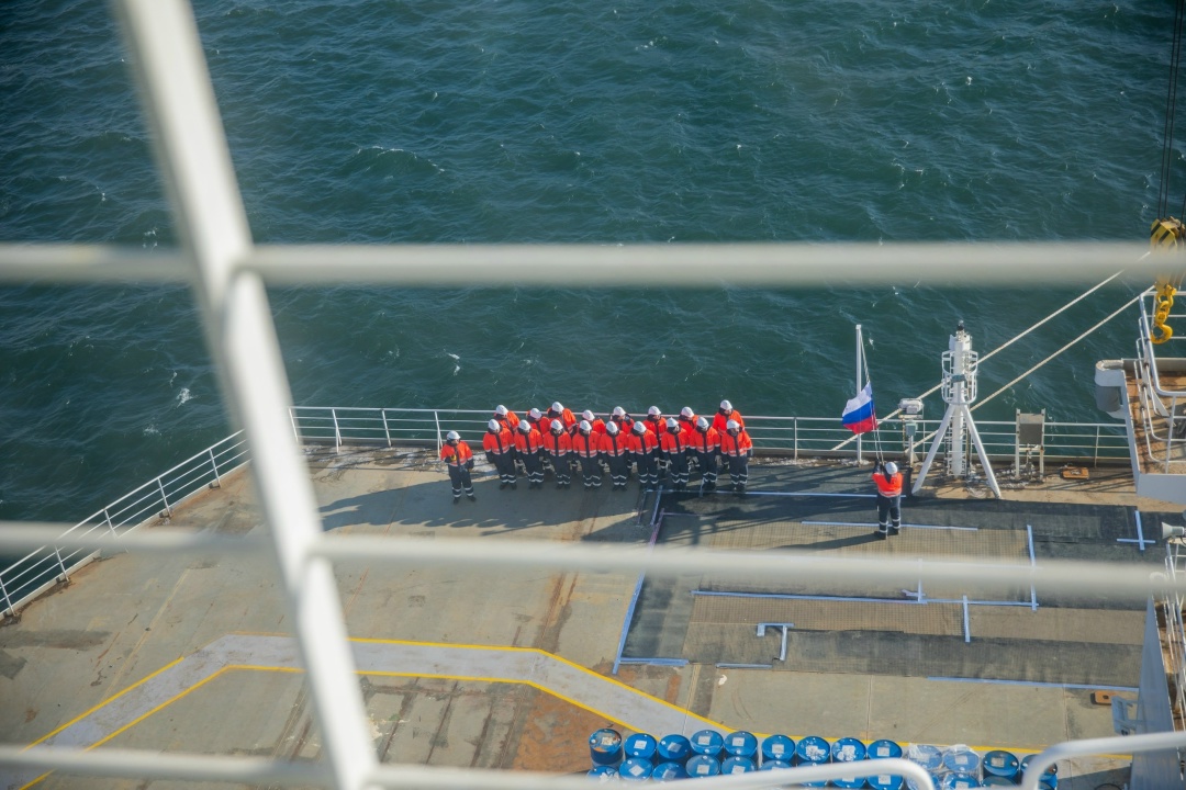 Арктический флот пополнился настоящим тяжеловесом: к работе приступил первый газовоз СПГ, полностью построенный в России!