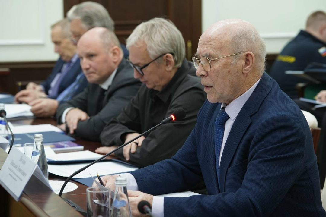 В Ростехнадзоре состоялось заседание Общественного совета при Ростехнадзоре. Мероприятие провел первый заместитель Председателя Совета Геннадий Шмаль.