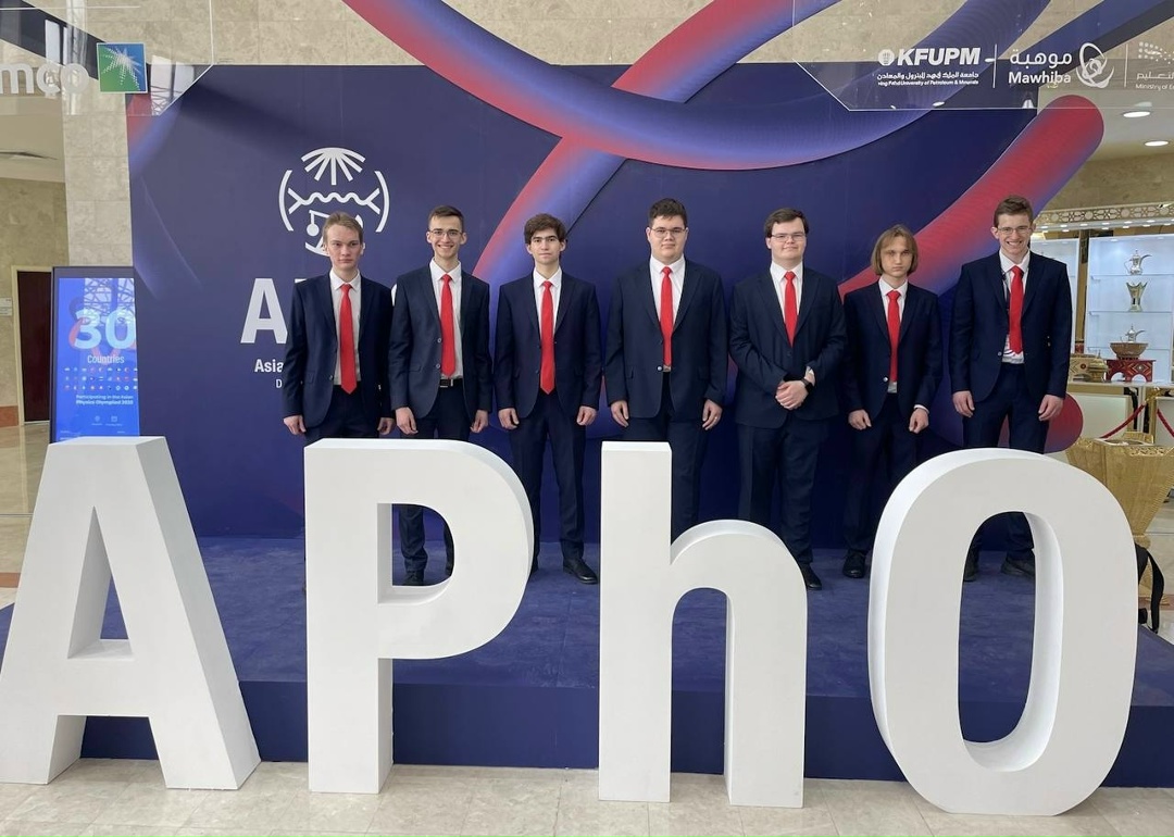 Дмитрий Чернышенко и Сергей Кравцов рассказали об итогах участия российских сборных команд школьников в международных олимпиадах.