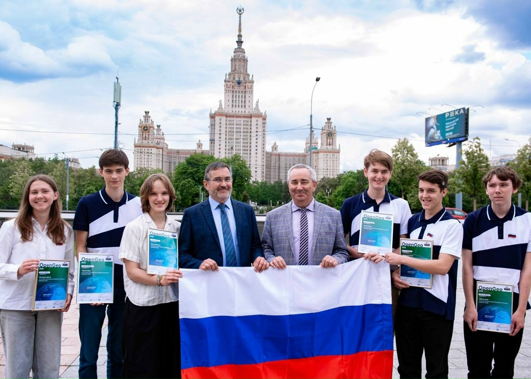 Дмитрий Чернышенко и Сергей Кравцов рассказали об итогах участия российских сборных команд школьников в международных олимпиадах.