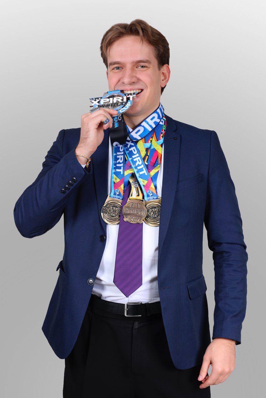 Поддержка на высоте золотых награды на чемпионате мира по чирлидингу — XPIRIT WORLD CUP в Мексике — выиграл наш коллега Антон Головин из ЛУКОЙЛ-Технологий в…