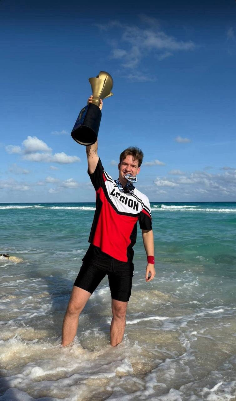 Поддержка на высоте золотых награды на чемпионате мира по чирлидингу — XPIRIT WORLD CUP в Мексике — выиграл наш коллега Антон Головин из ЛУКОЙЛ-Технологий в…