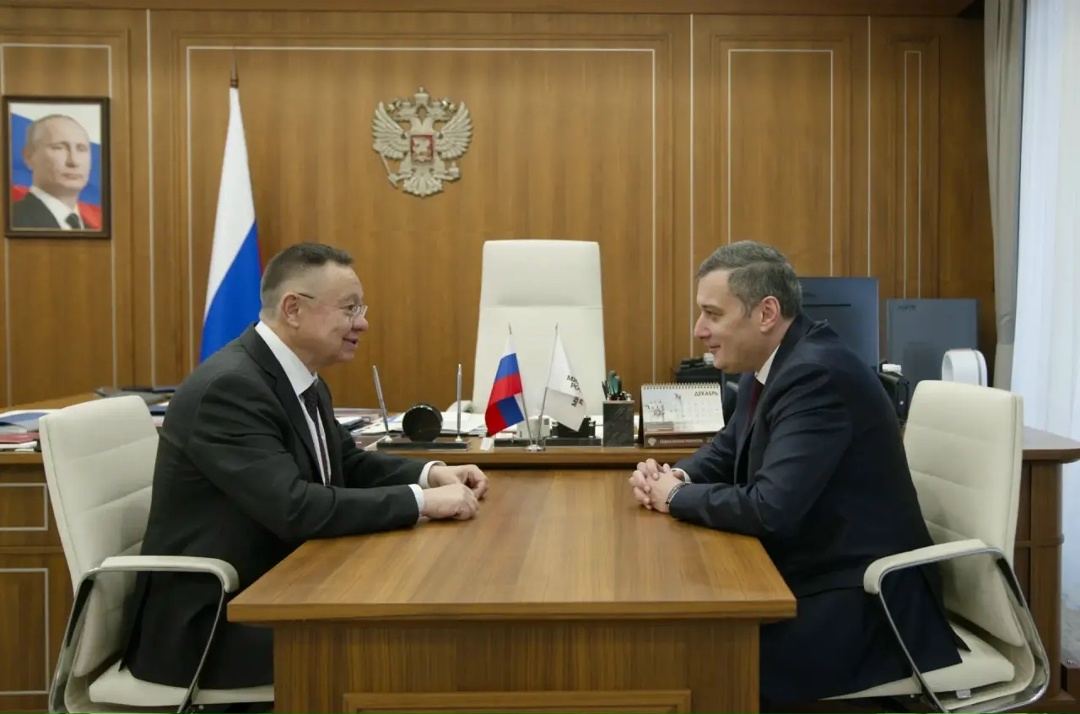 Глава Минстроя России Ирек Файзуллин провел рабочую встречу с Губернатором Курской области Александром Хинштейном