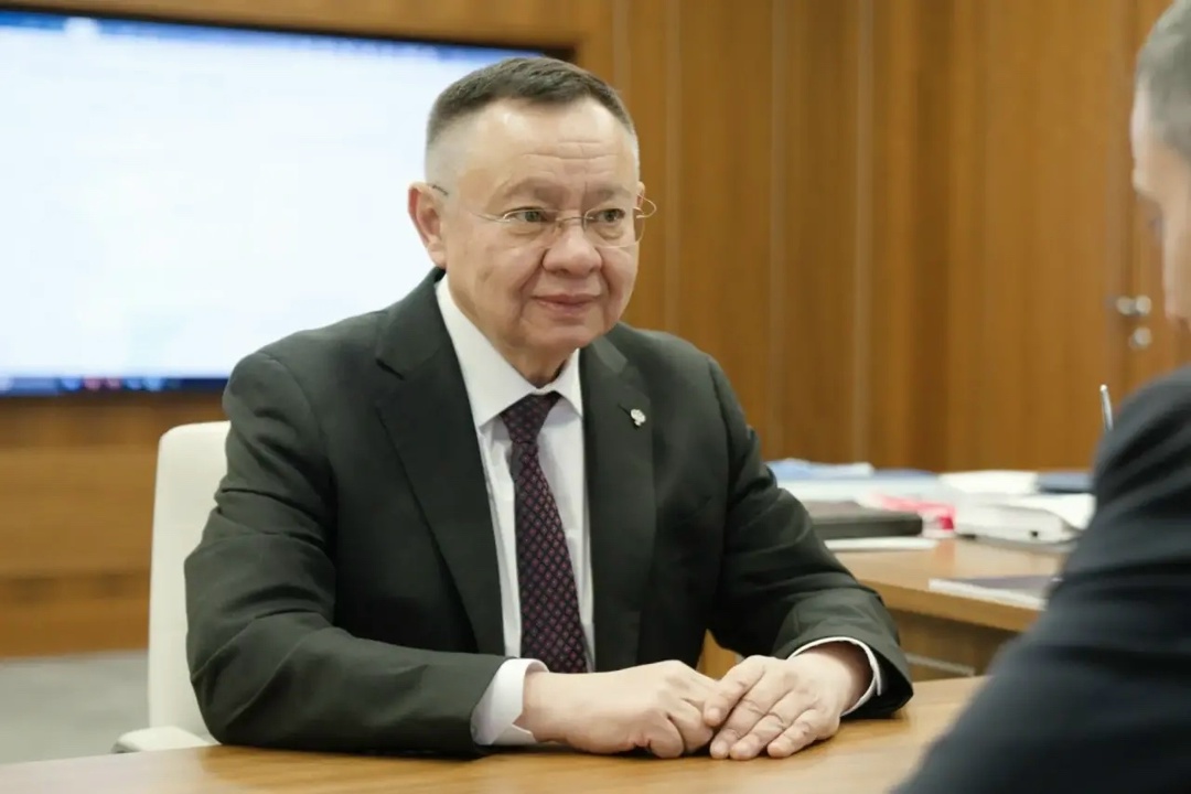 Глава Минстроя России Ирек Файзуллин провел рабочую встречу с Губернатором Курской области Александром Хинштейном