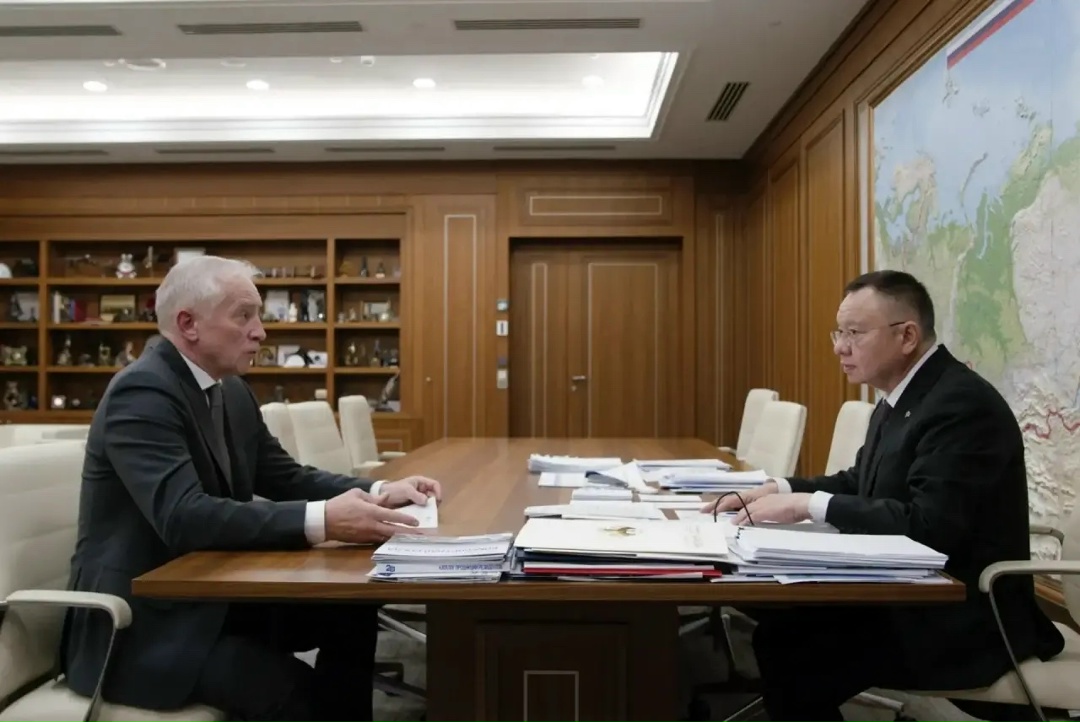 Глава Минстроя России Ирек Файзуллин провел рабочую встречу с Губернатором Томской области Владимиром Мазуром