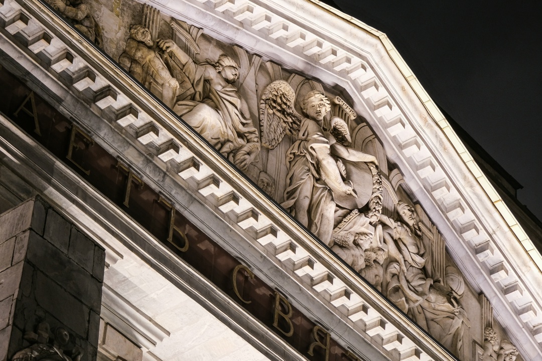 Михайловский (Инженерный) замок, бывшая парадная резиденция императора Павла I, предстал в новом вечернем образе благодаря архитектурно-художественной подсветке