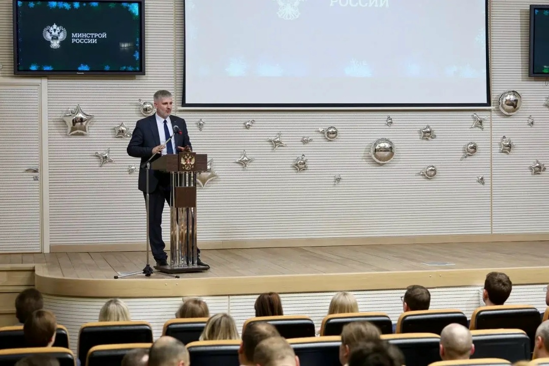 Представители Минстроя России вручили ведомственные награды в Комитете государственного строительного надзора города Москвы