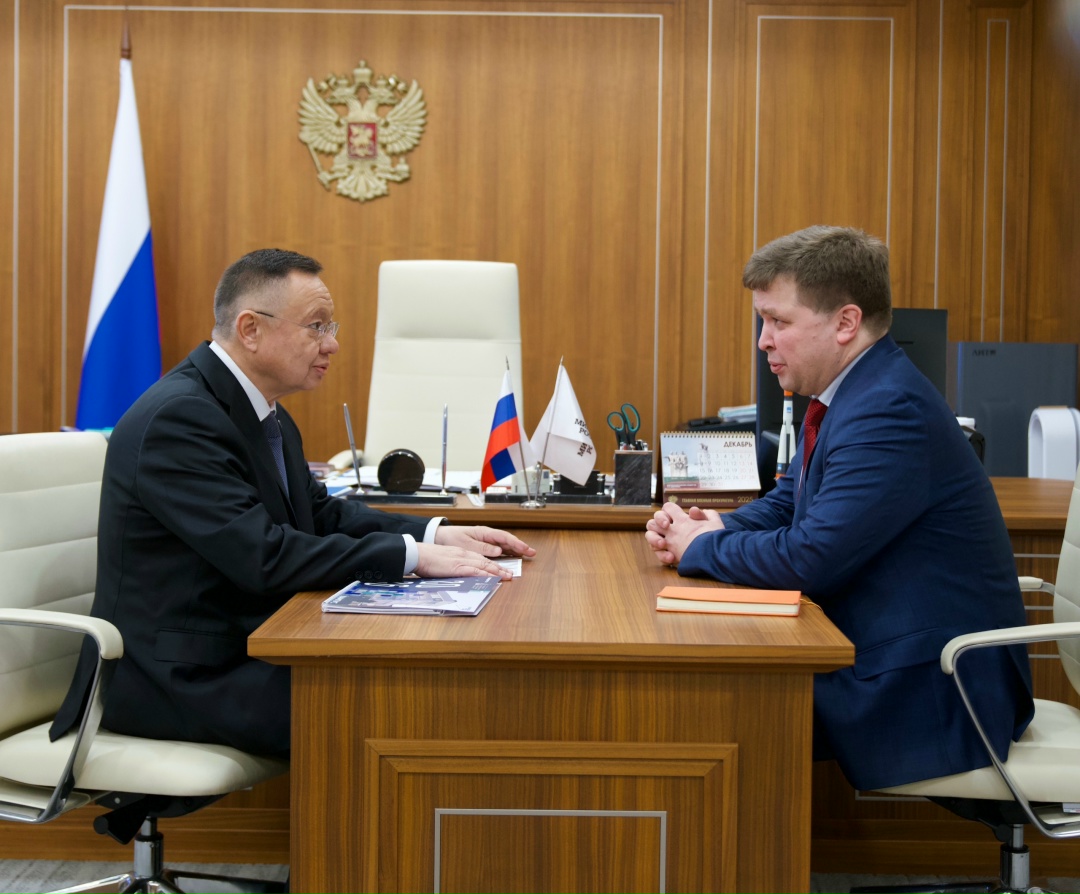 Глава Минстроя России Ирек Файзуллин провел рабочую встречу с ректором НИУ МГСУ Павлом Акимовым