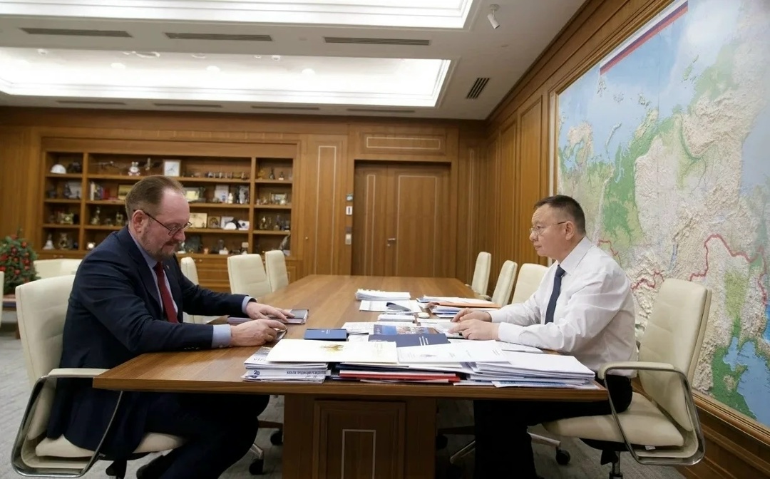 Глава Минстроя России Ирек Файзуллин провел рабочую встречу с начальником Главгосэкспертизы России Игорем Маныловым