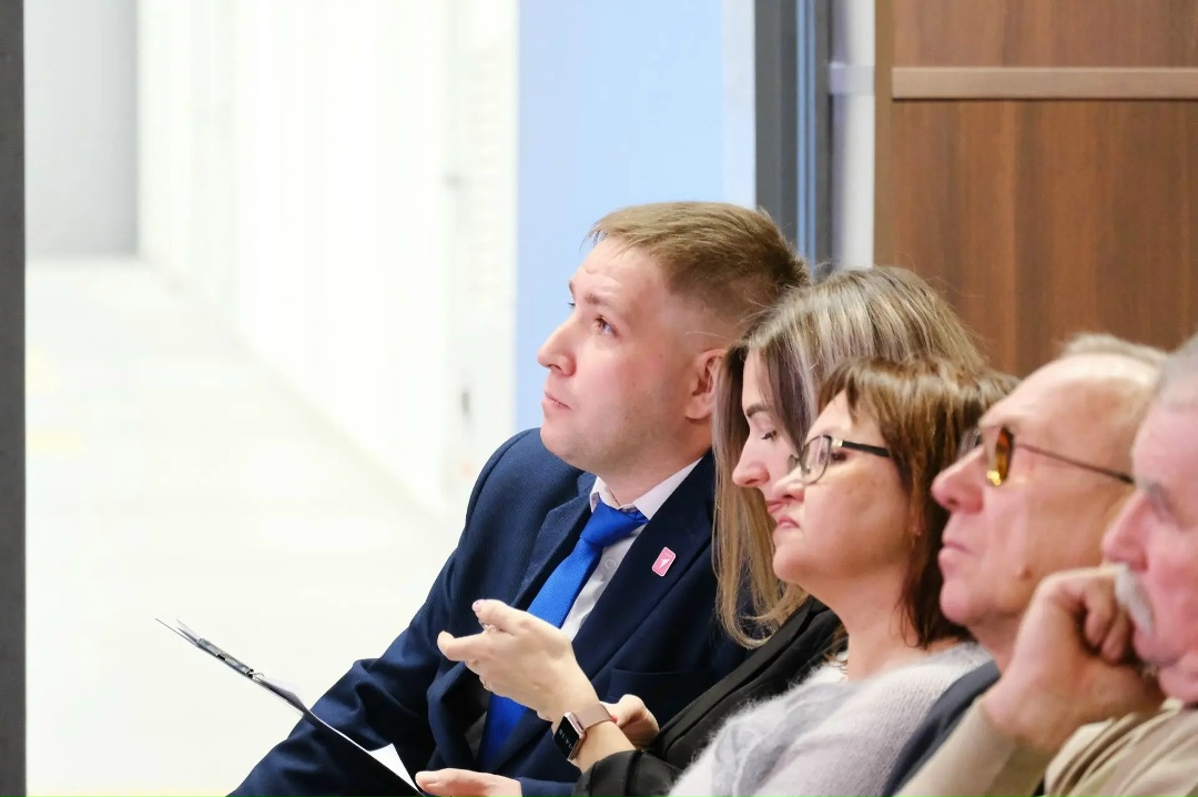 ЗАСЕДАНИЕ ОБЩЕСТВЕННОГО СОВЕТА Итоговое заседание Общественного совета проектов Амурского ГПЗ и Амурского ГХК посвятили развитию волонтёрства