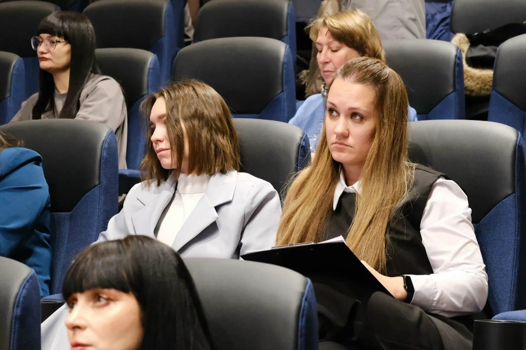 ЗАСЕДАНИЕ ОБЩЕСТВЕННОГО СОВЕТА Итоговое заседание Общественного совета проектов Амурского ГПЗ и Амурского ГХК посвятили развитию волонтёрства