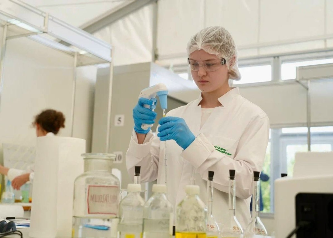 Дмитрий Чернышенко и Сергей Кравцов прокомментировали итоги года празднования 85-летия системы среднего профессионального образования.