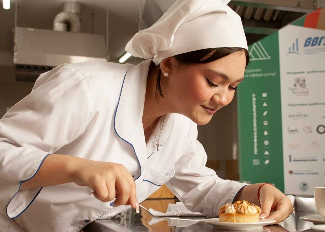 Дмитрий Чернышенко и Сергей Кравцов прокомментировали итоги года празднования 85-летия системы среднего профессионального образования.